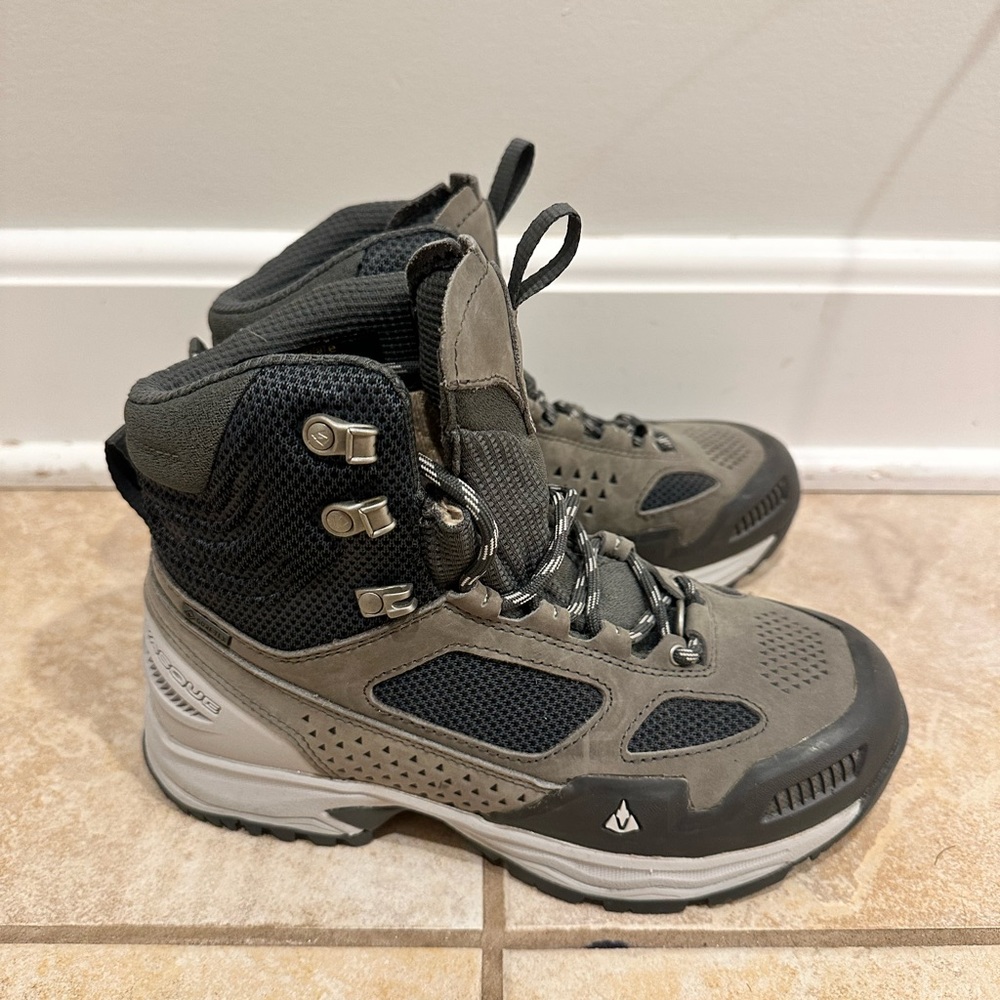 NWOT - Size 7 - VASQUE Women's Breeze AT GTX Hiking Boots